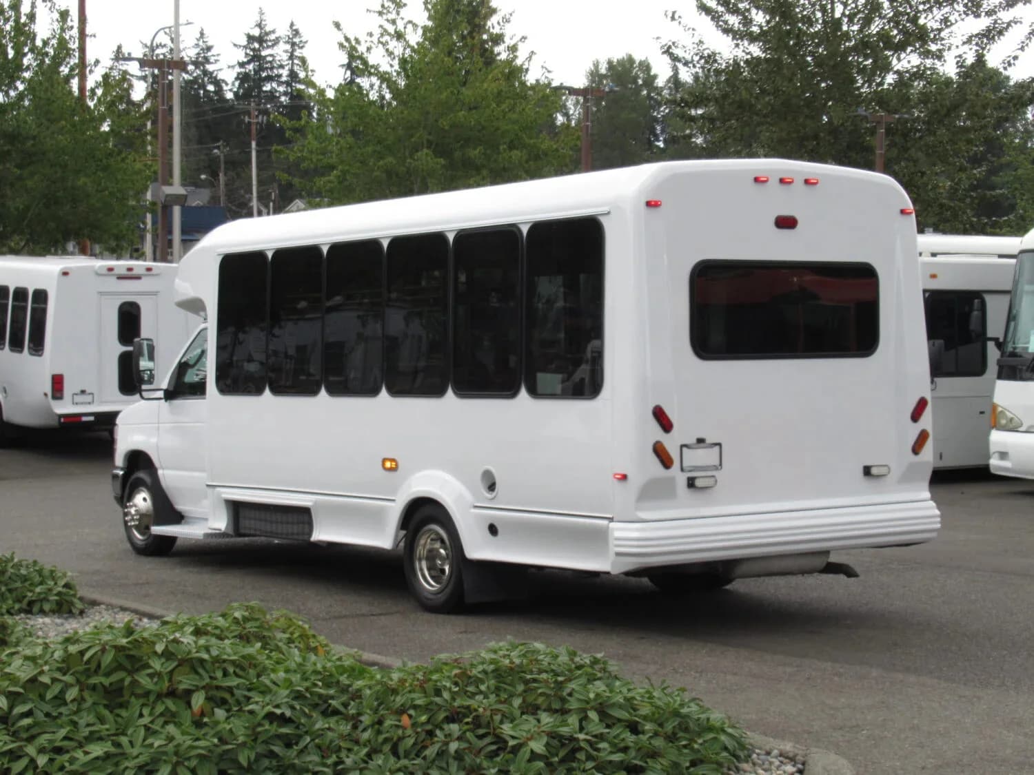 2017 Ford Eldorado Shuttle Bus - Image 3