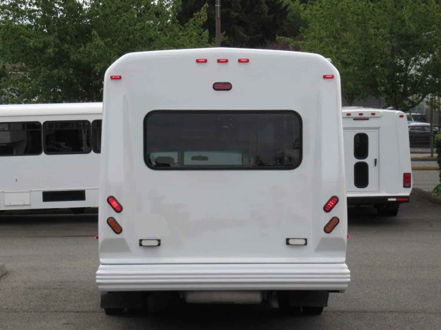 2017 Ford Eldorado Shuttle Bus - Image 5