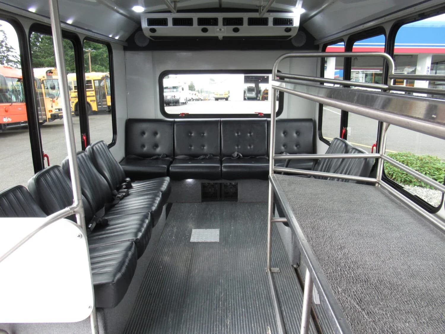 2017 Ford Eldorado Shuttle Bus - Image 7