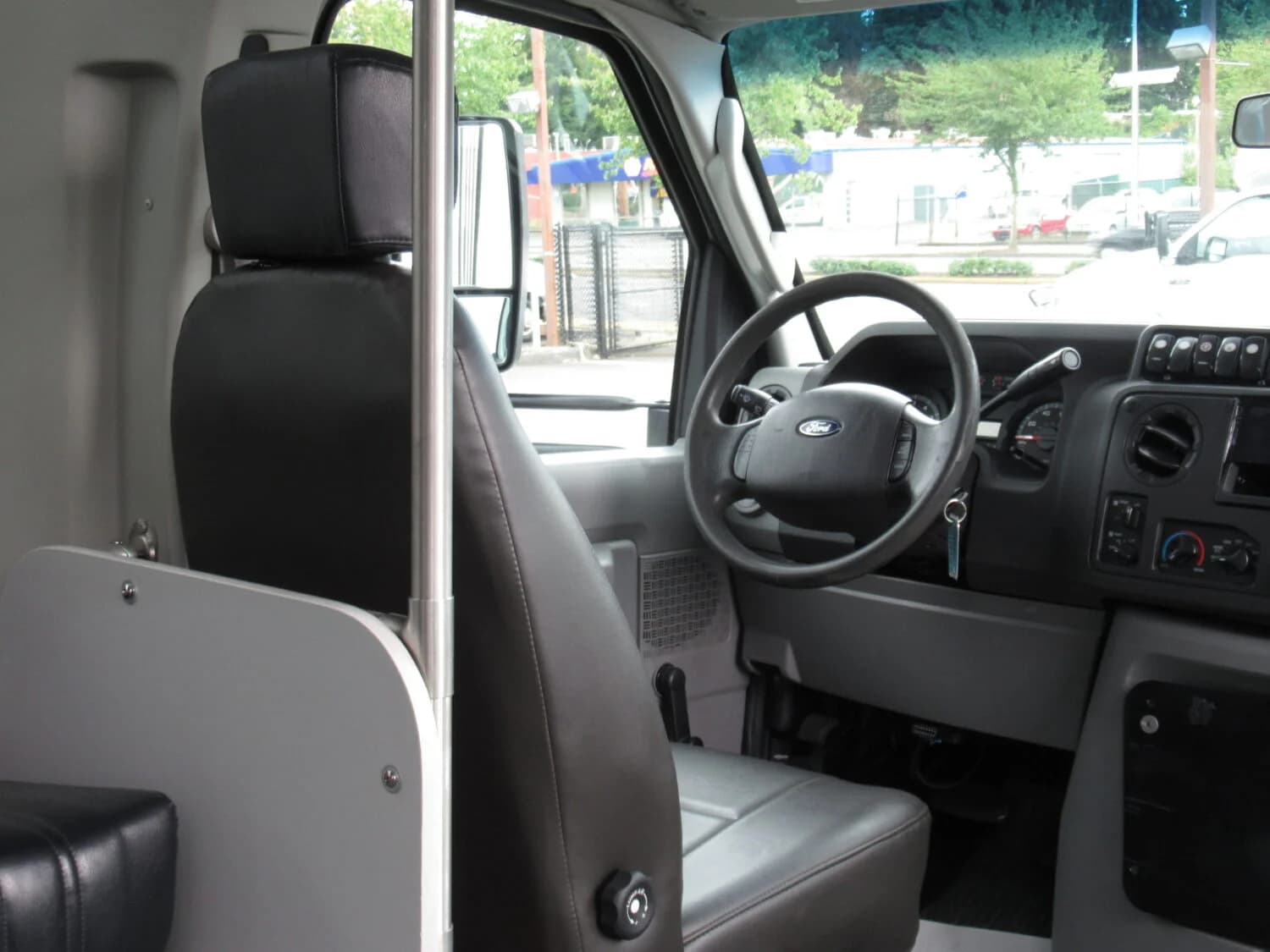 2017 Ford Eldorado Shuttle Bus - Image 6