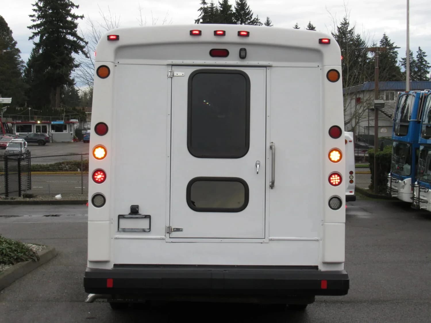 2016 Chevrolet Titan II Glaval Shuttle Bus - Image 6