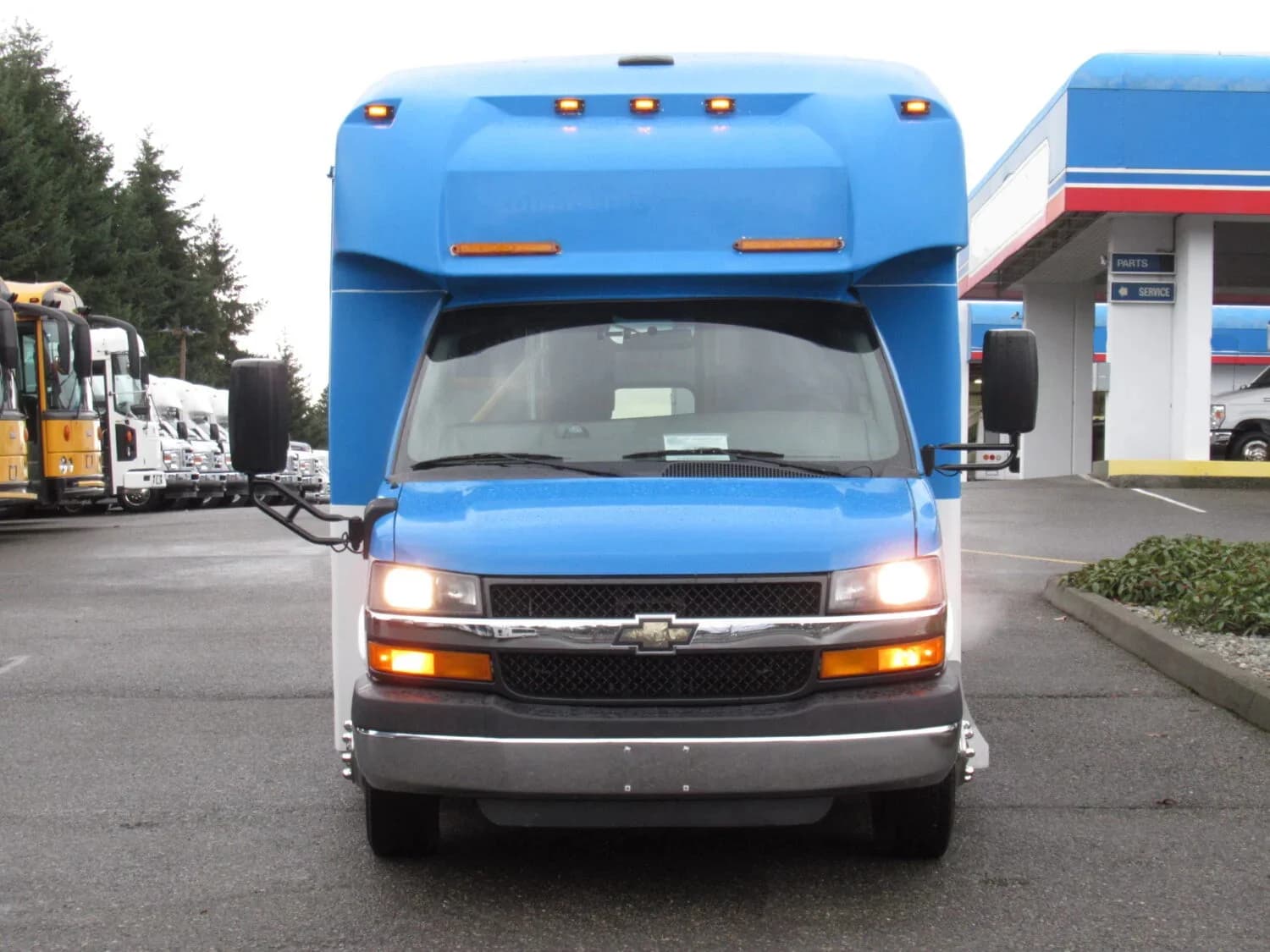 2016 Chevrolet Titan II Glaval Shuttle Bus - Image 5