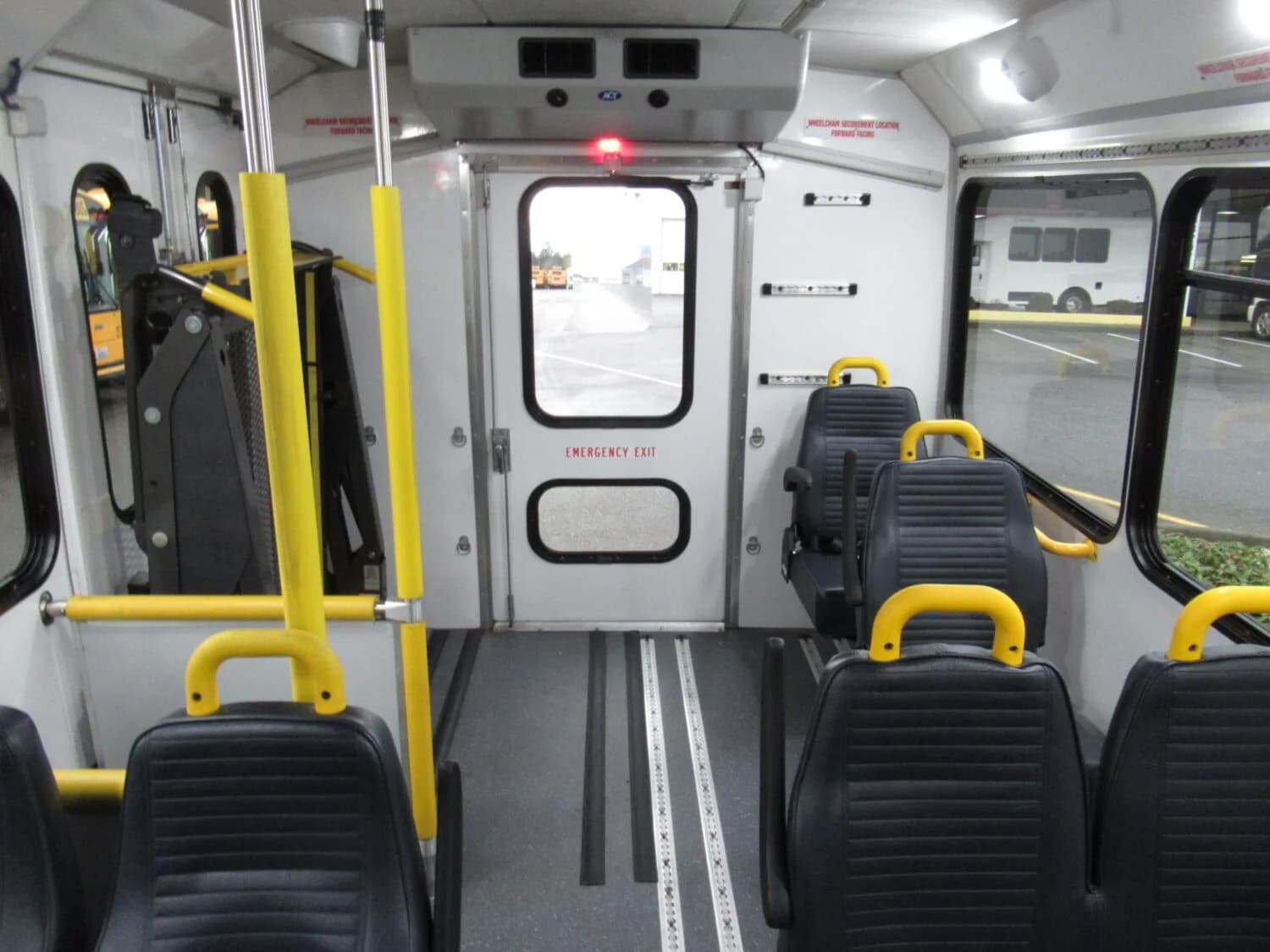 2016 Chevrolet Titan II Glaval Shuttle Bus - Image 9