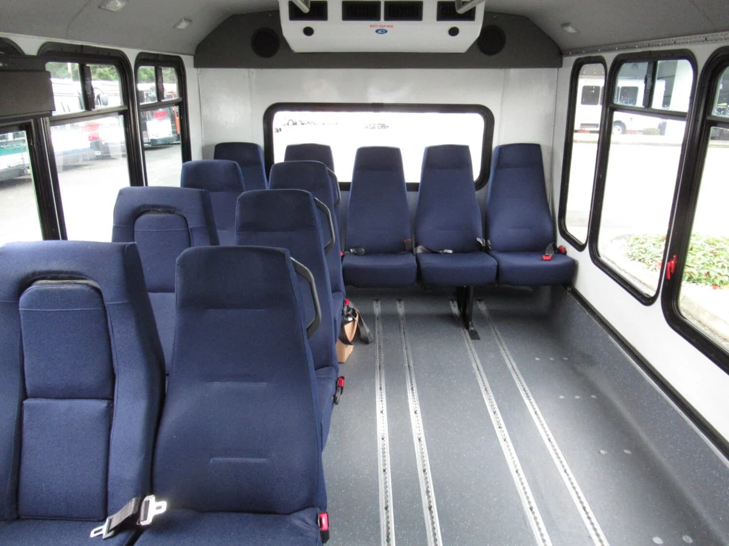 2015 Ford E450 Eldorado Aerotech ADA Shuttle Bus - Image 10