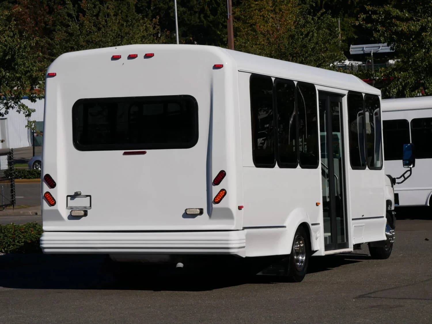 2015 Ford E450 Eldorado Shuttle Bus - Image 3