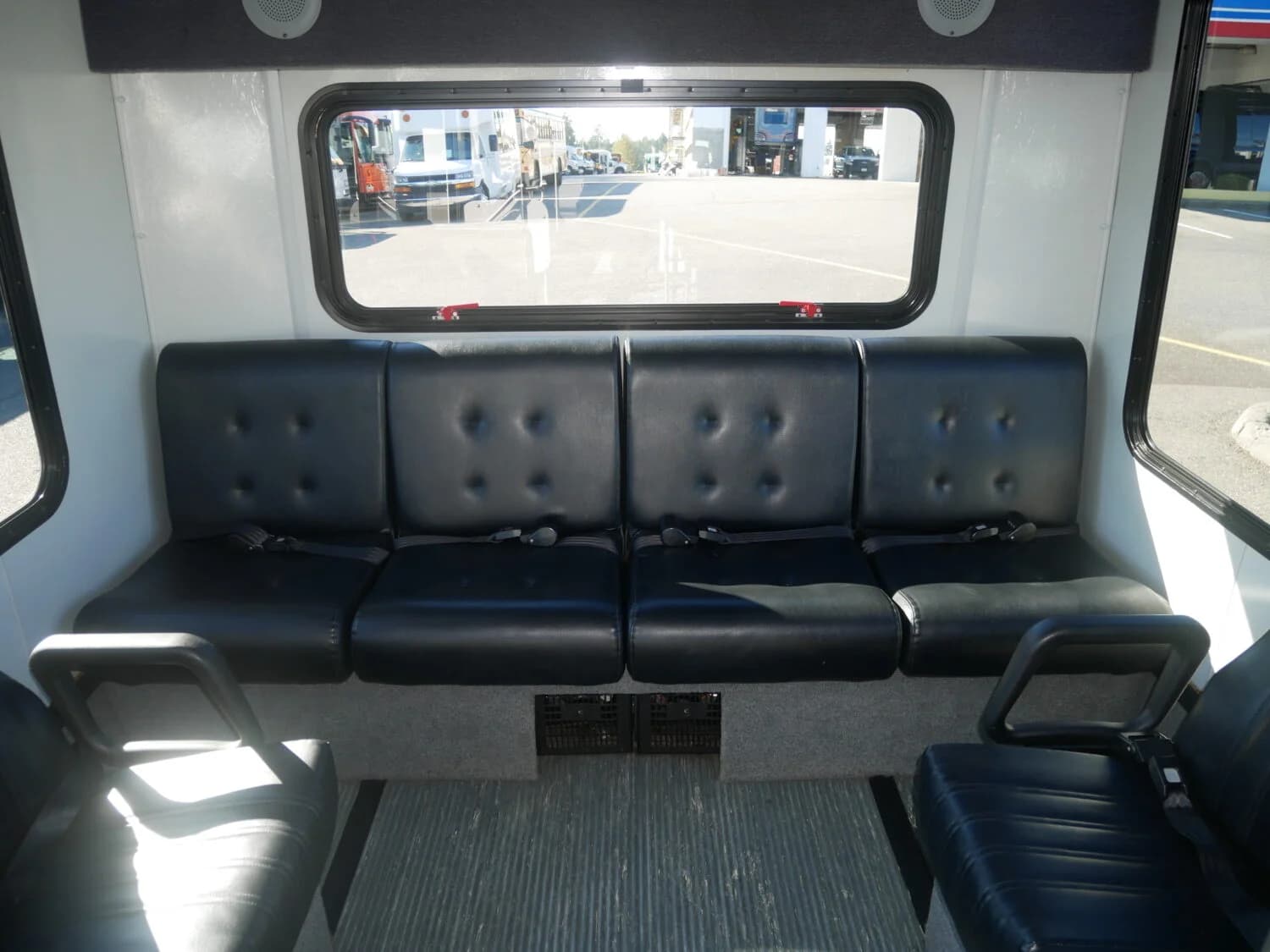 2015 Ford E450 Eldorado Shuttle Bus - Image 9