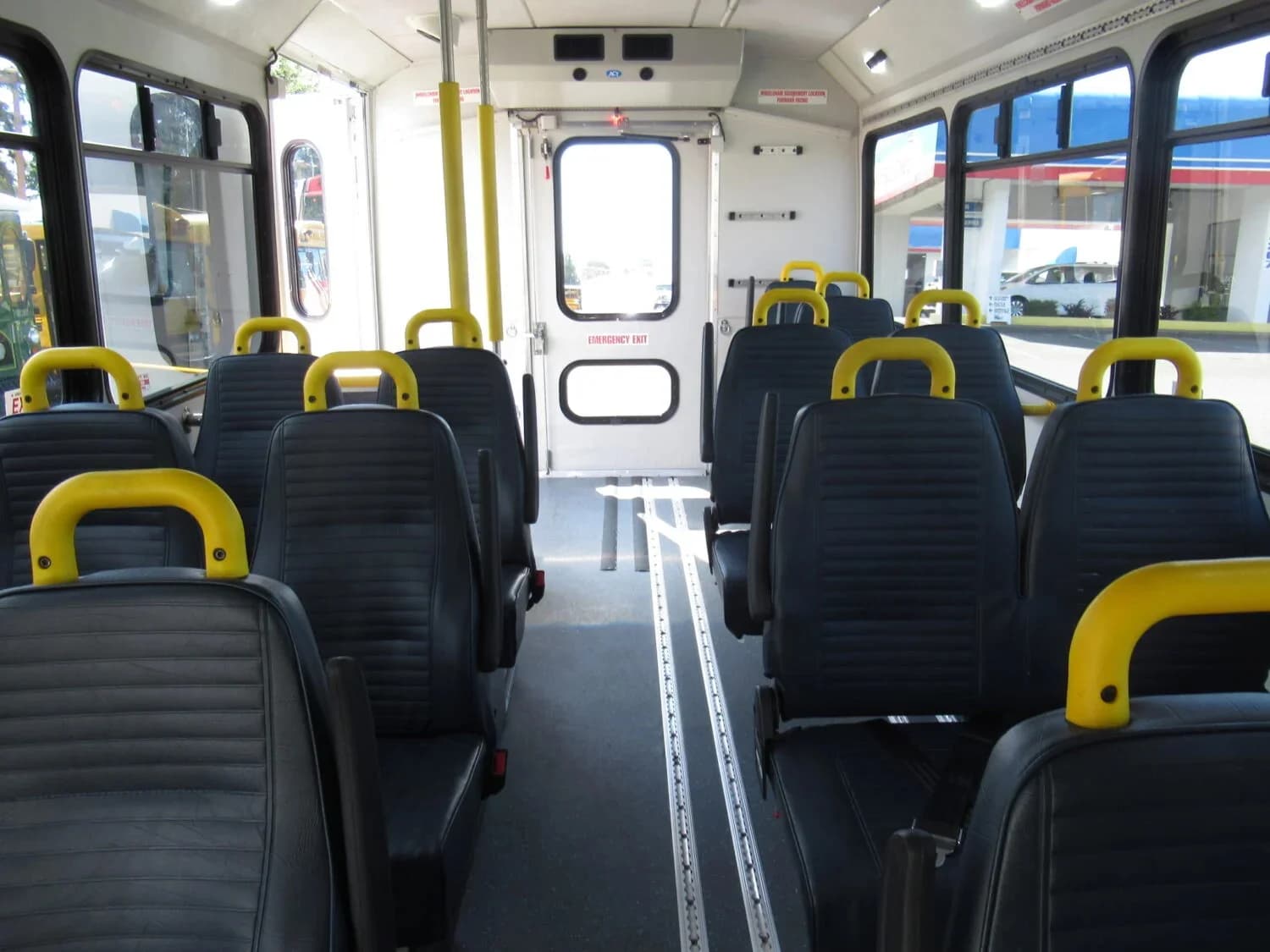 2015 Chevy Titan II Glaval Shuttle Bus - Image 12