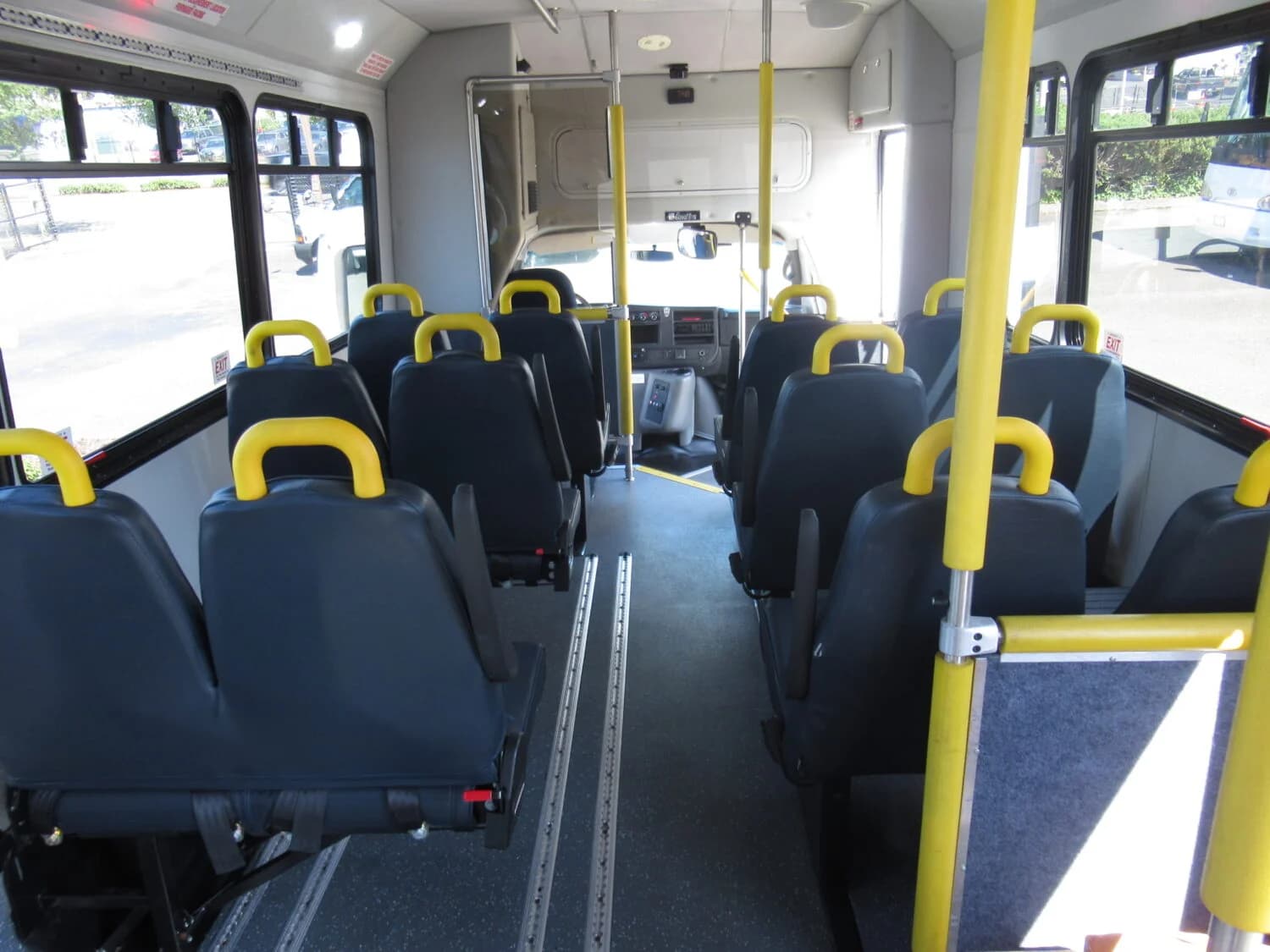 2015 Chevy Titan II Glaval Shuttle Bus - Image 9