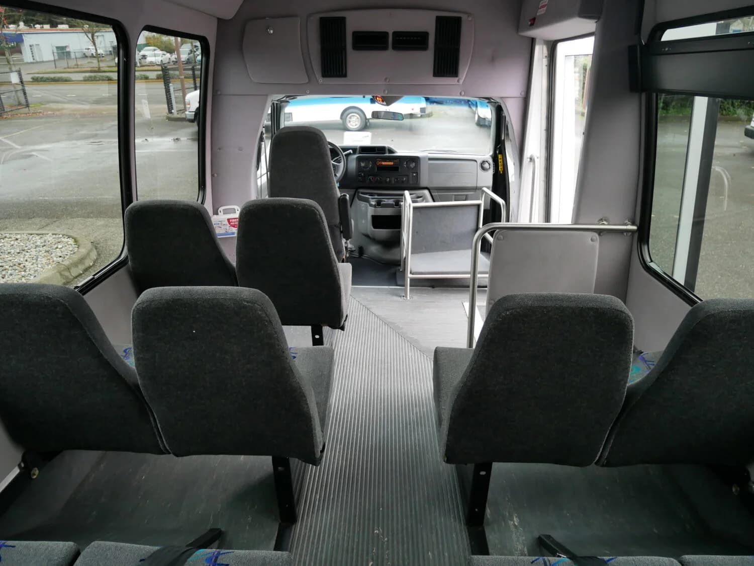 2014 Ford E450 Starcraft Starquest Shuttle Bus - Image 8