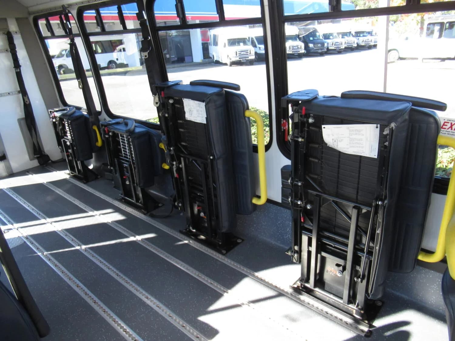 2014 Chevrolet G4500 Goshen ADA Shuttle Bus - Image 11