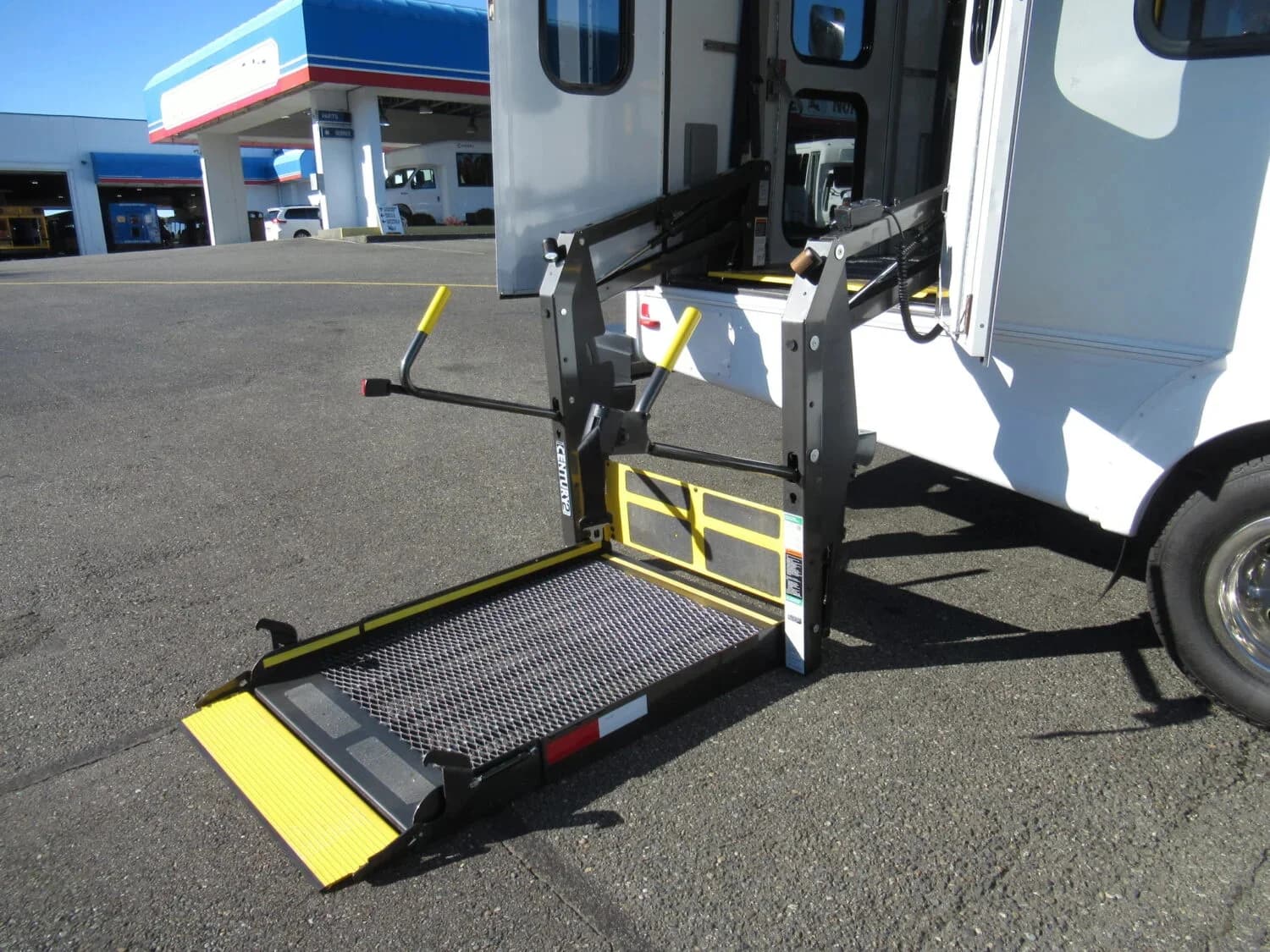 2014 Chevrolet G4500 Goshen ADA Shuttle Bus - Image 6