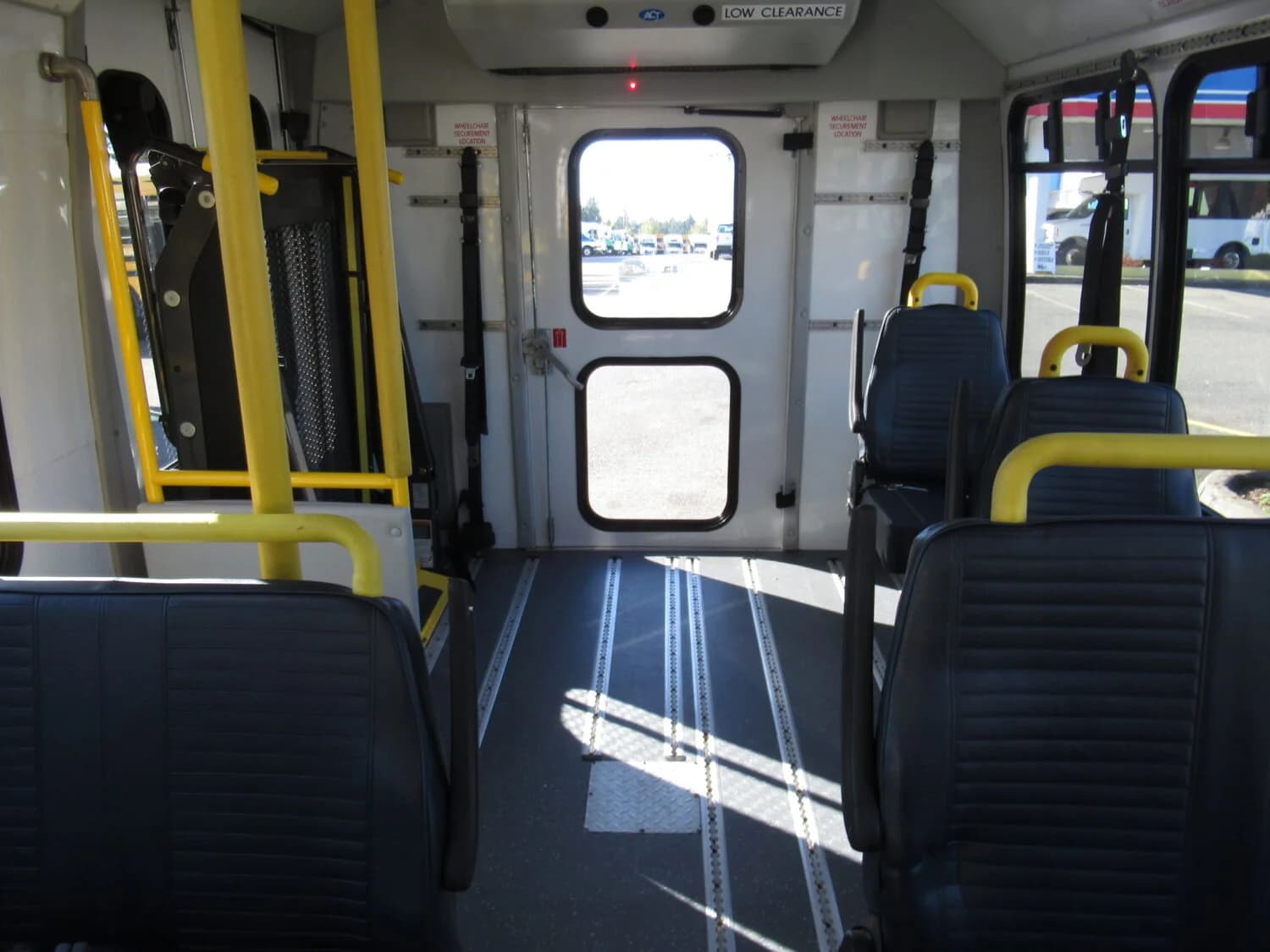2014 Chevrolet G4500 Goshen ADA Shuttle Bus - Image 9