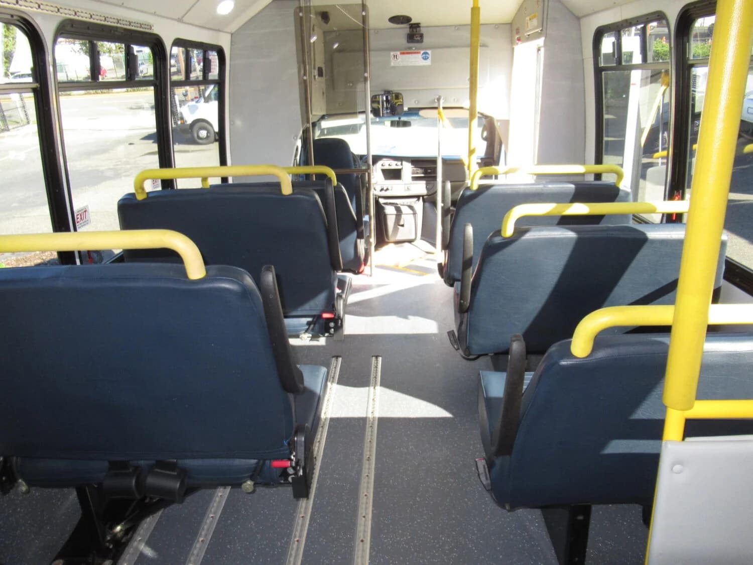 2014 Chevrolet G4500 Goshen ADA Shuttle Bus - Image 10