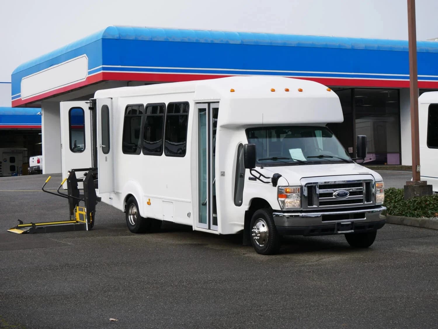 2013 Ford GCII Goshen ADA Shuttle - Image 1