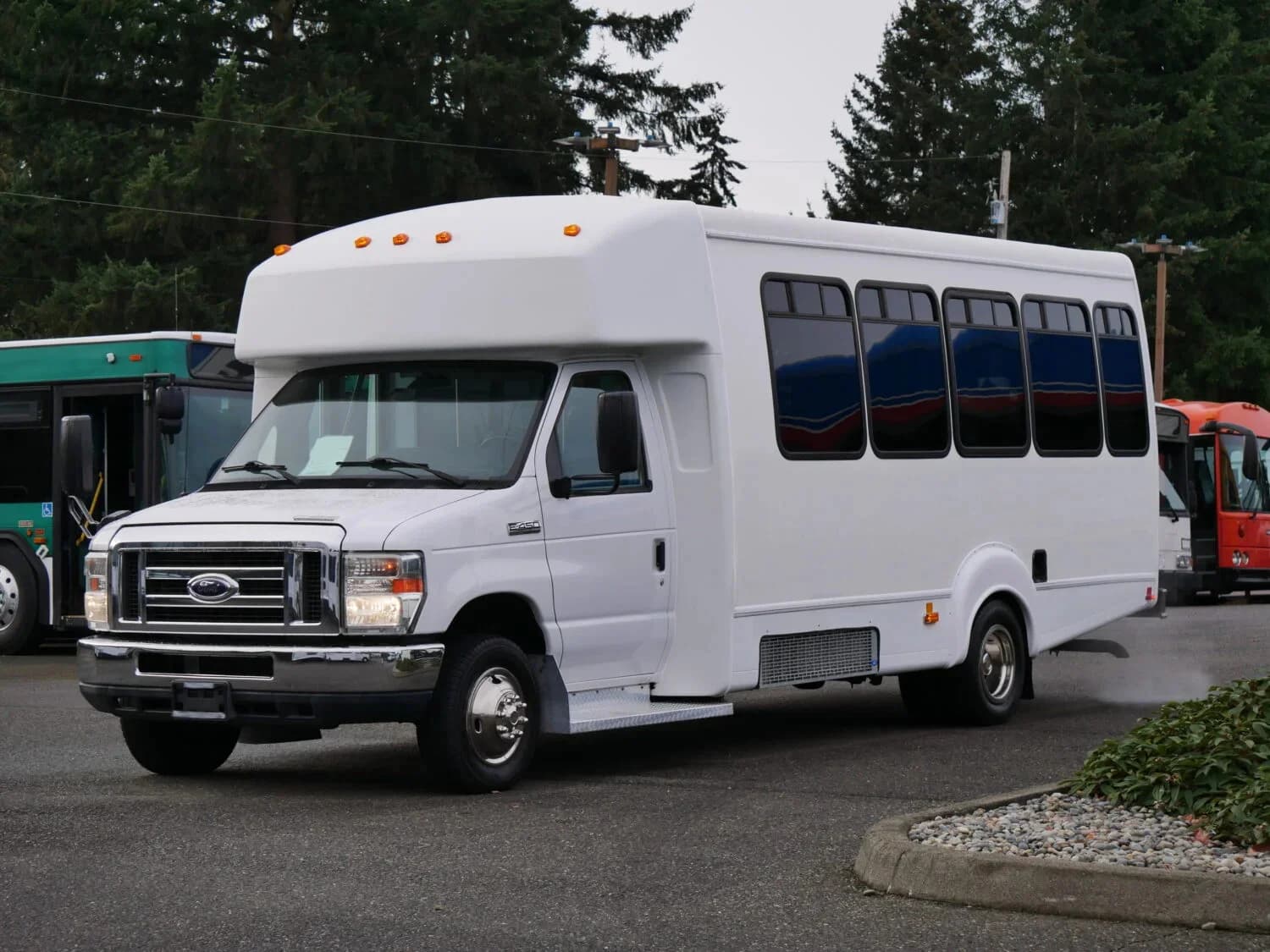 2013 Ford GCII Goshen ADA Shuttle - Image 2