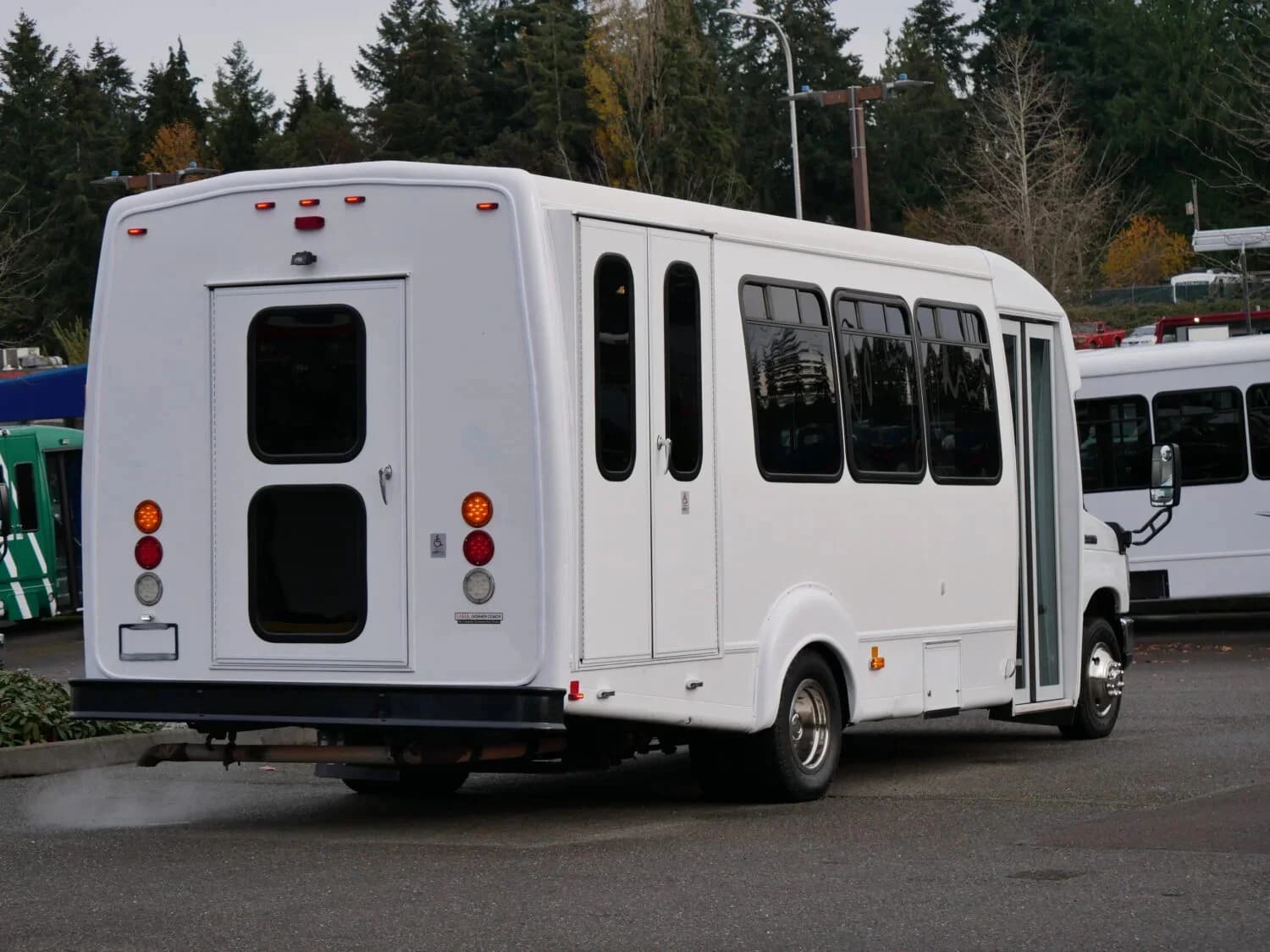 2013 Ford GCII Goshen ADA Shuttle - Image 3