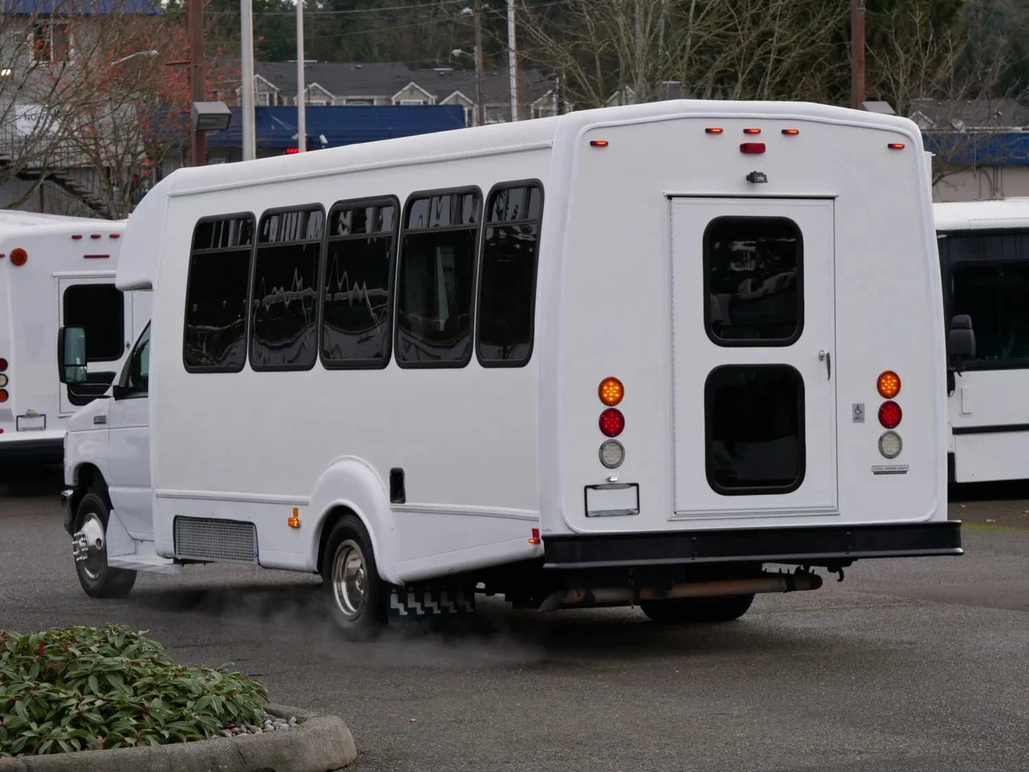 2013 Ford GCII Goshen ADA Shuttle - Image 4