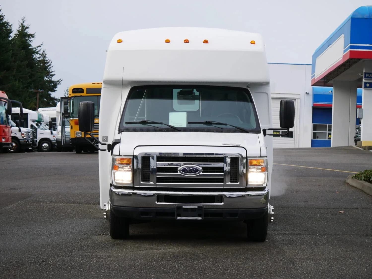 2013 Ford GCII Goshen ADA Shuttle - Image 6