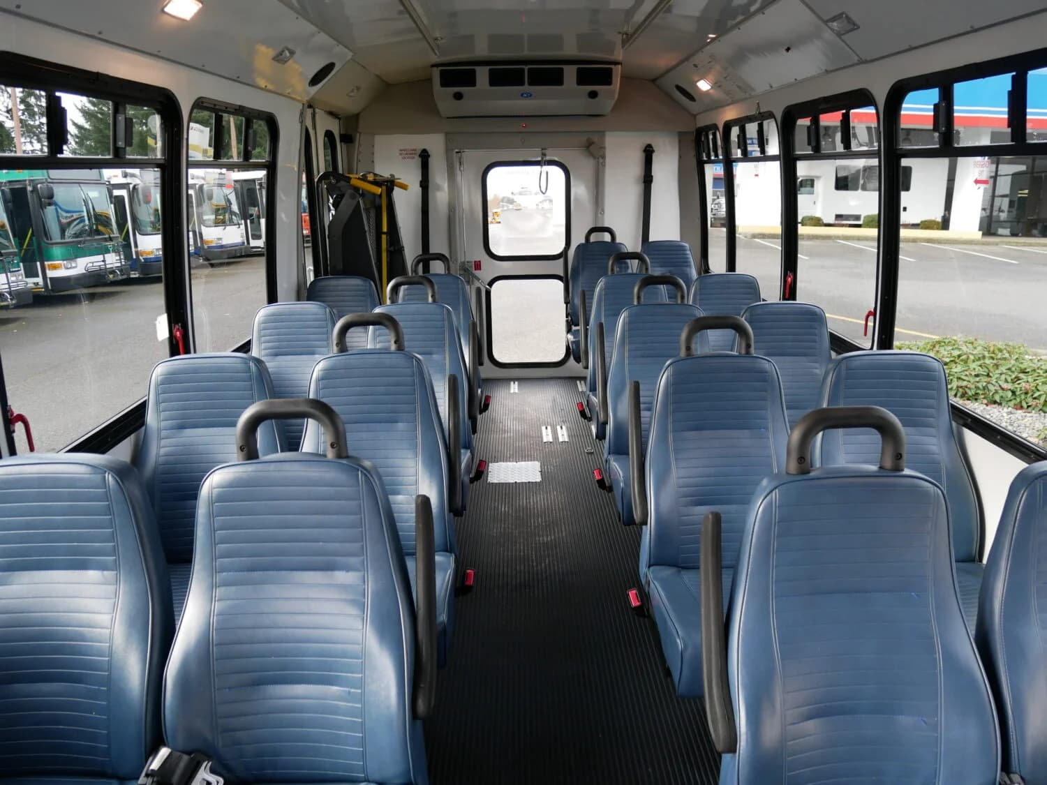 2013 Ford GCII Goshen ADA Shuttle - Image 8