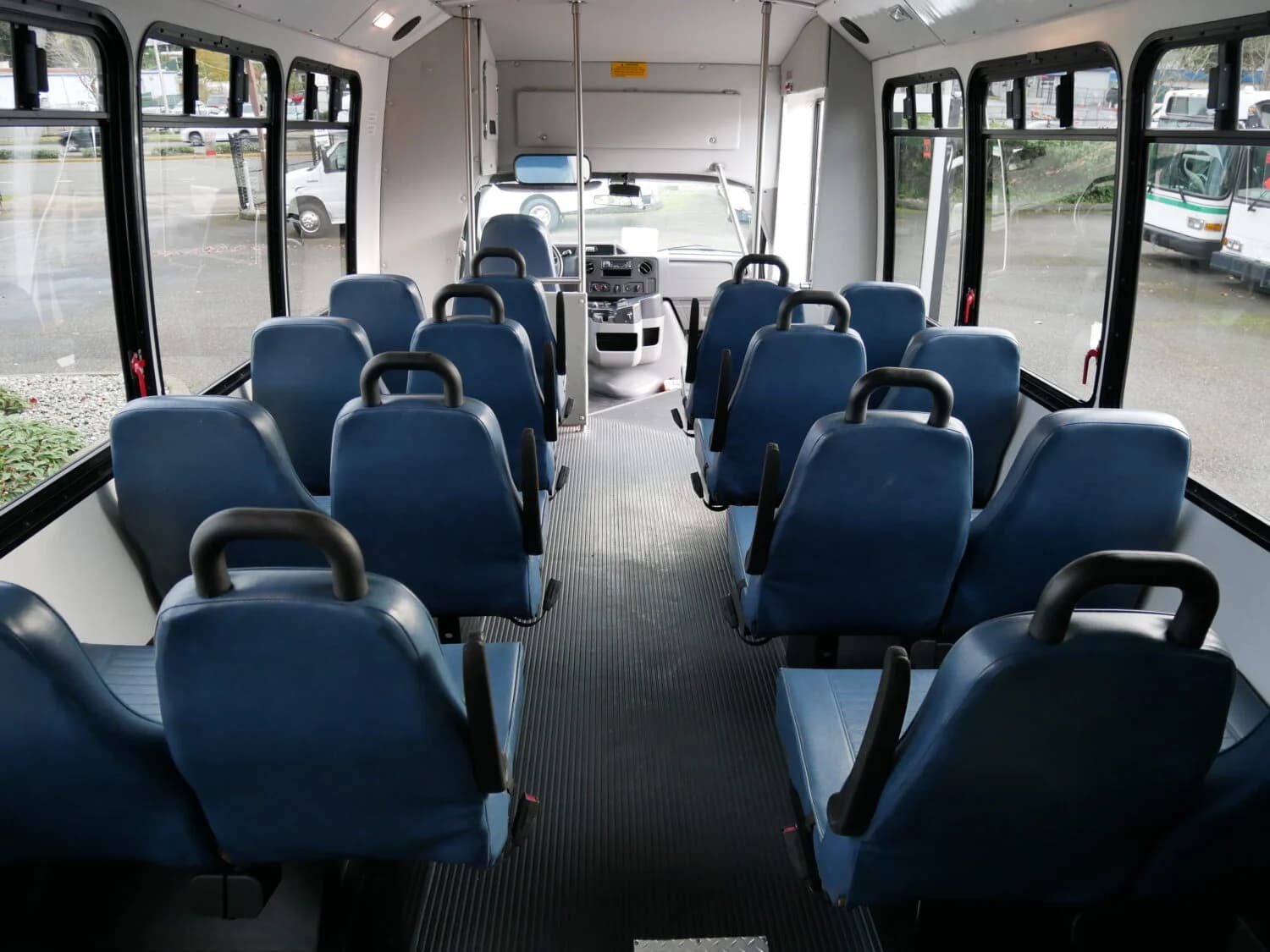 2013 Ford GCII Goshen ADA Shuttle - Image 10