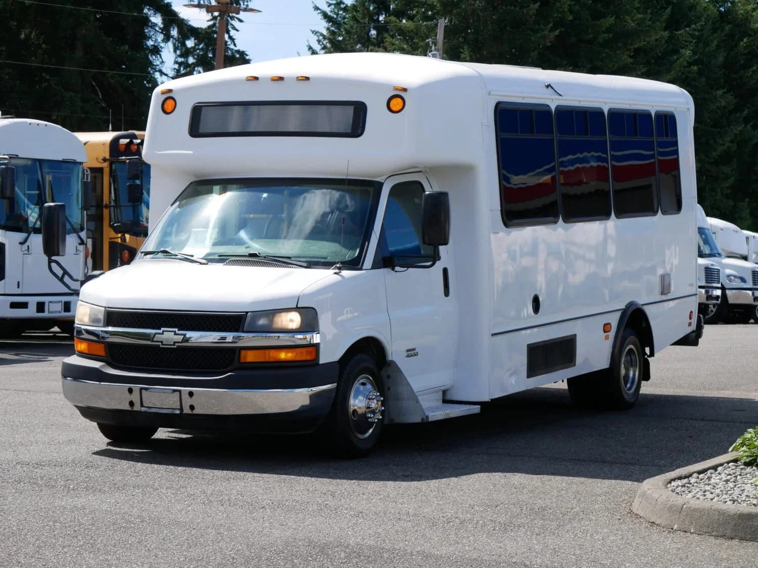 2013 Chevrolet Champion Shuttle Bus ADA - Image 2