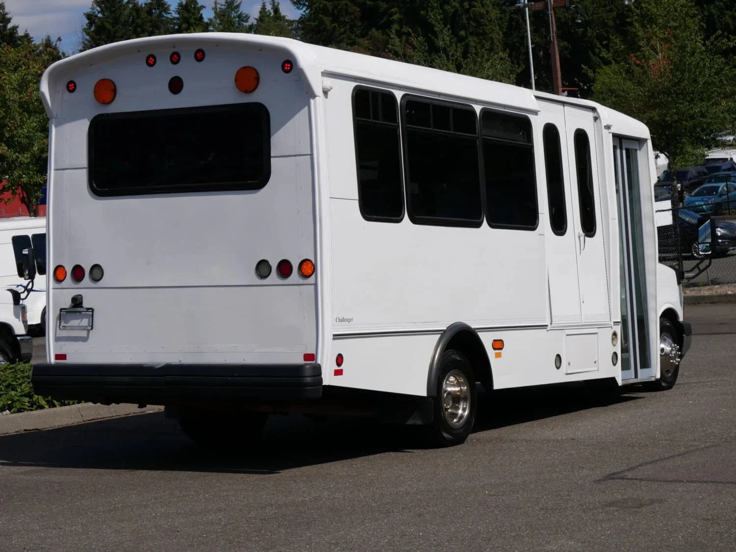 2013 Chevrolet Champion Shuttle Bus ADA - Image 3