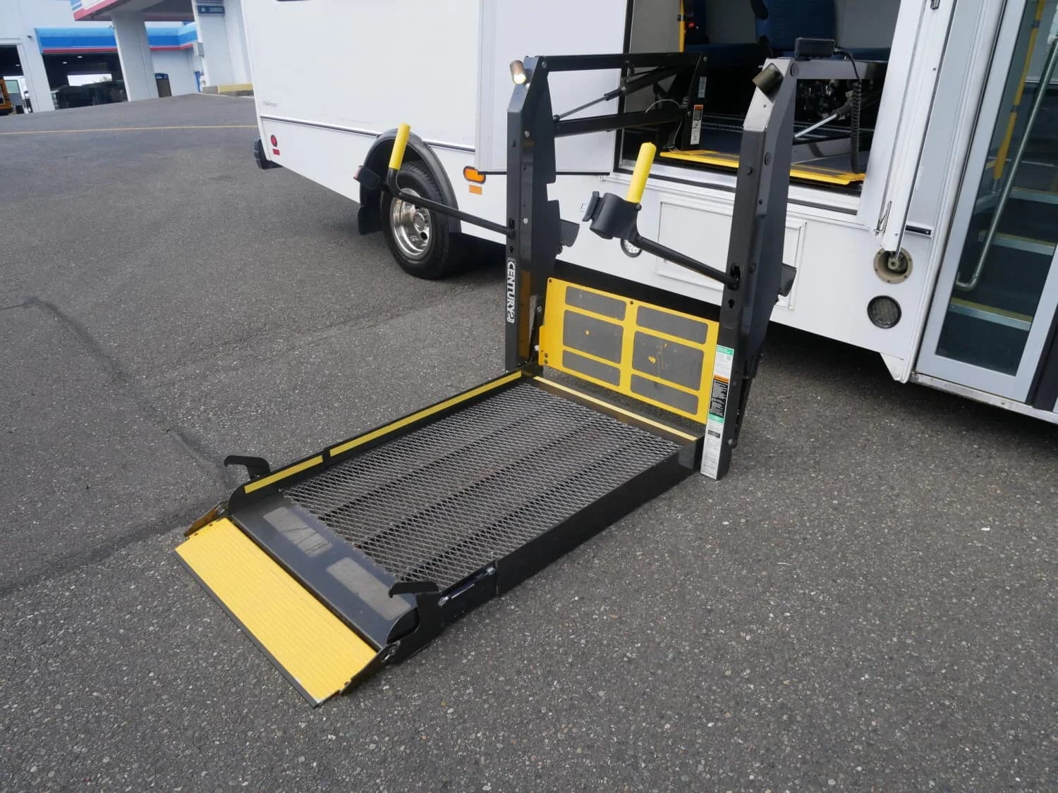 2013 Chevrolet Champion Shuttle Bus ADA - Image 10