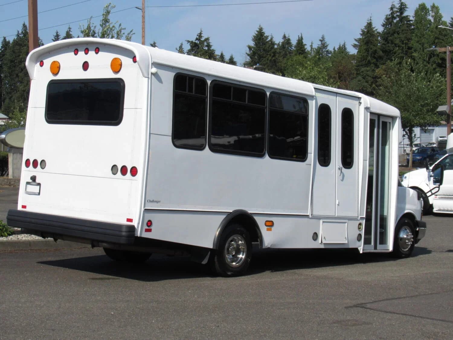 2013 Chevrolet Champion ADA Shuttle Bus - Image 4