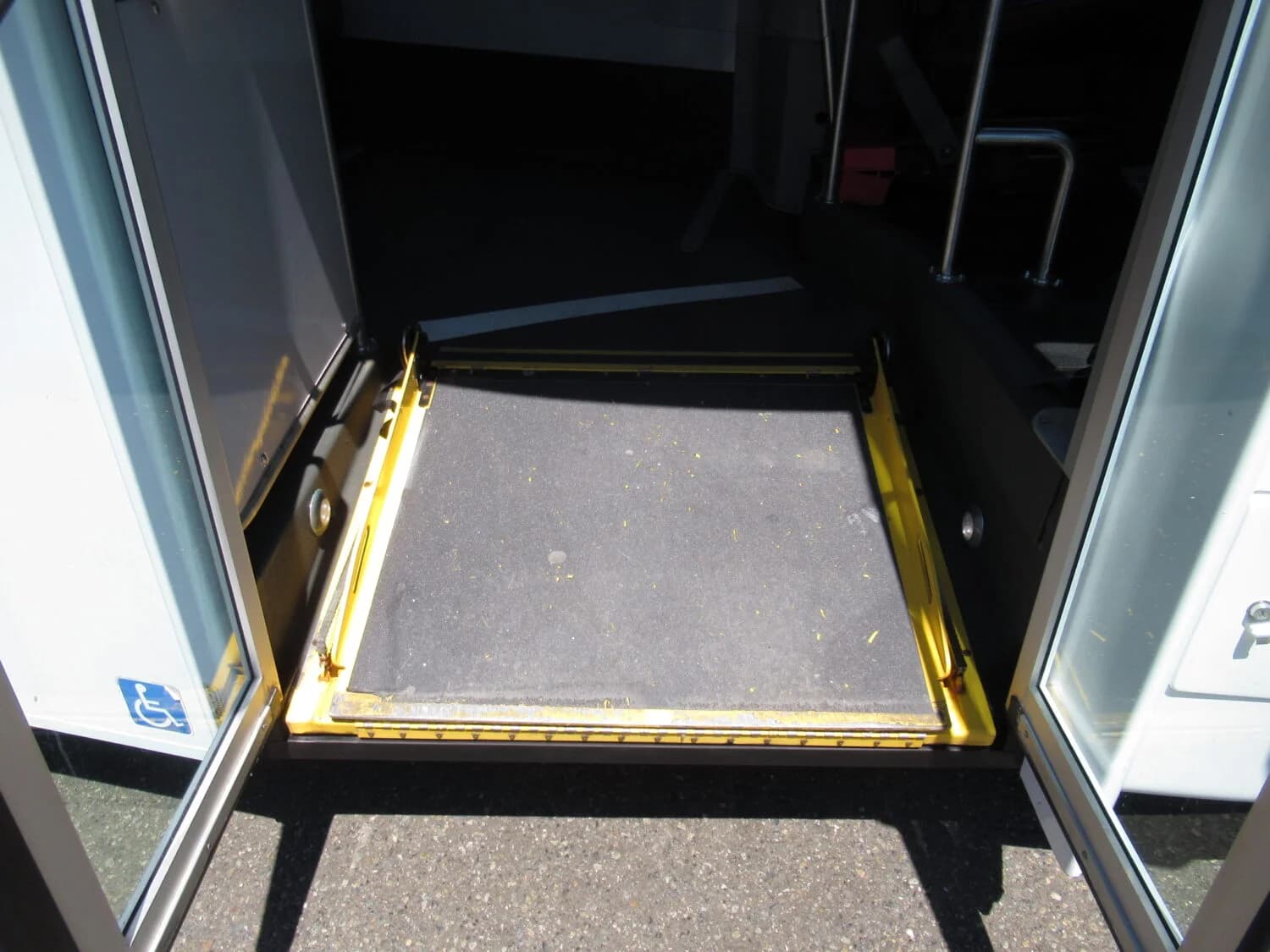 2013 Chevrolet Eldorado ADA Shuttle Bus - Image 12