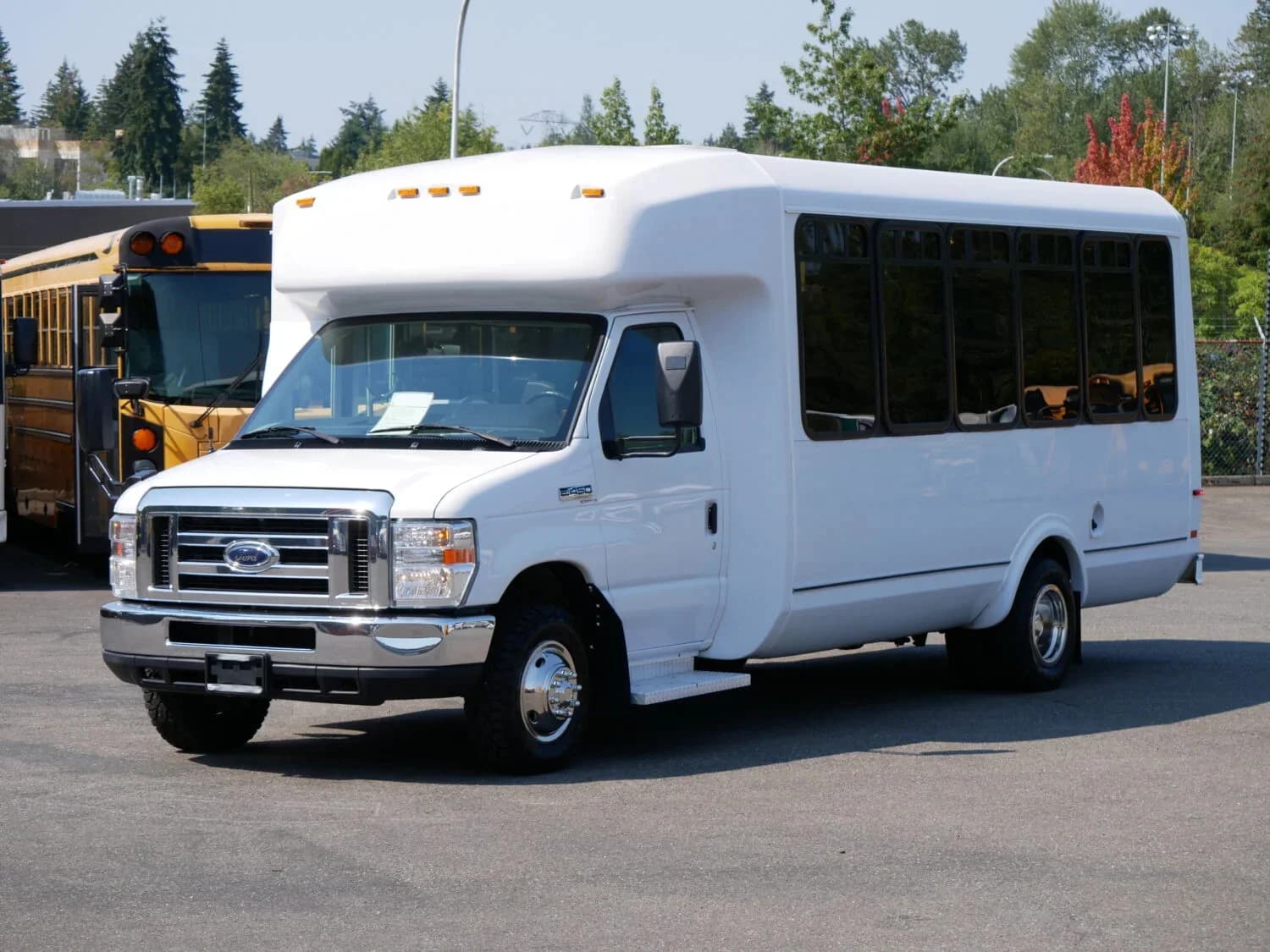 2012 Ford E450 Eldorado Aerotech Shuttle Bus - Image 13