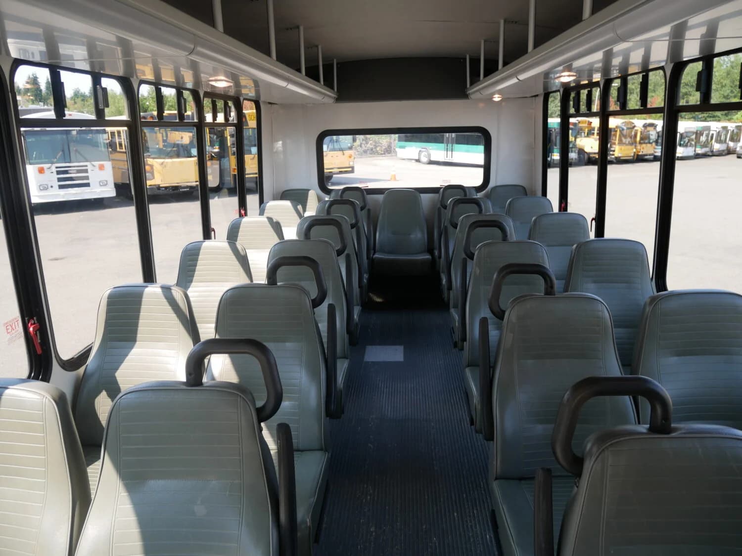 2012 Ford E450 Eldorado Aerotech Shuttle Bus - Image 9