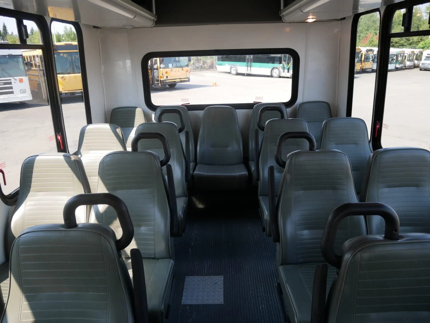2012 Ford E450 Eldorado Aerotech Shuttle Bus - Image 10