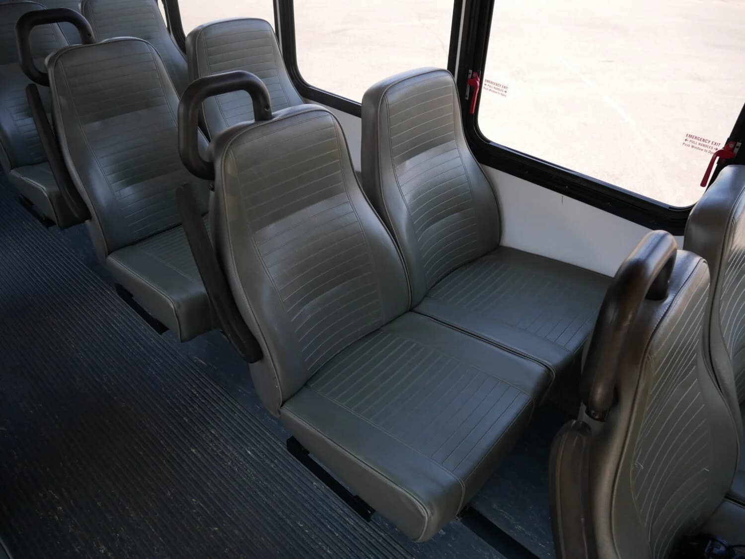 2012 Ford E450 Eldorado Aerotech Shuttle Bus - Image 12