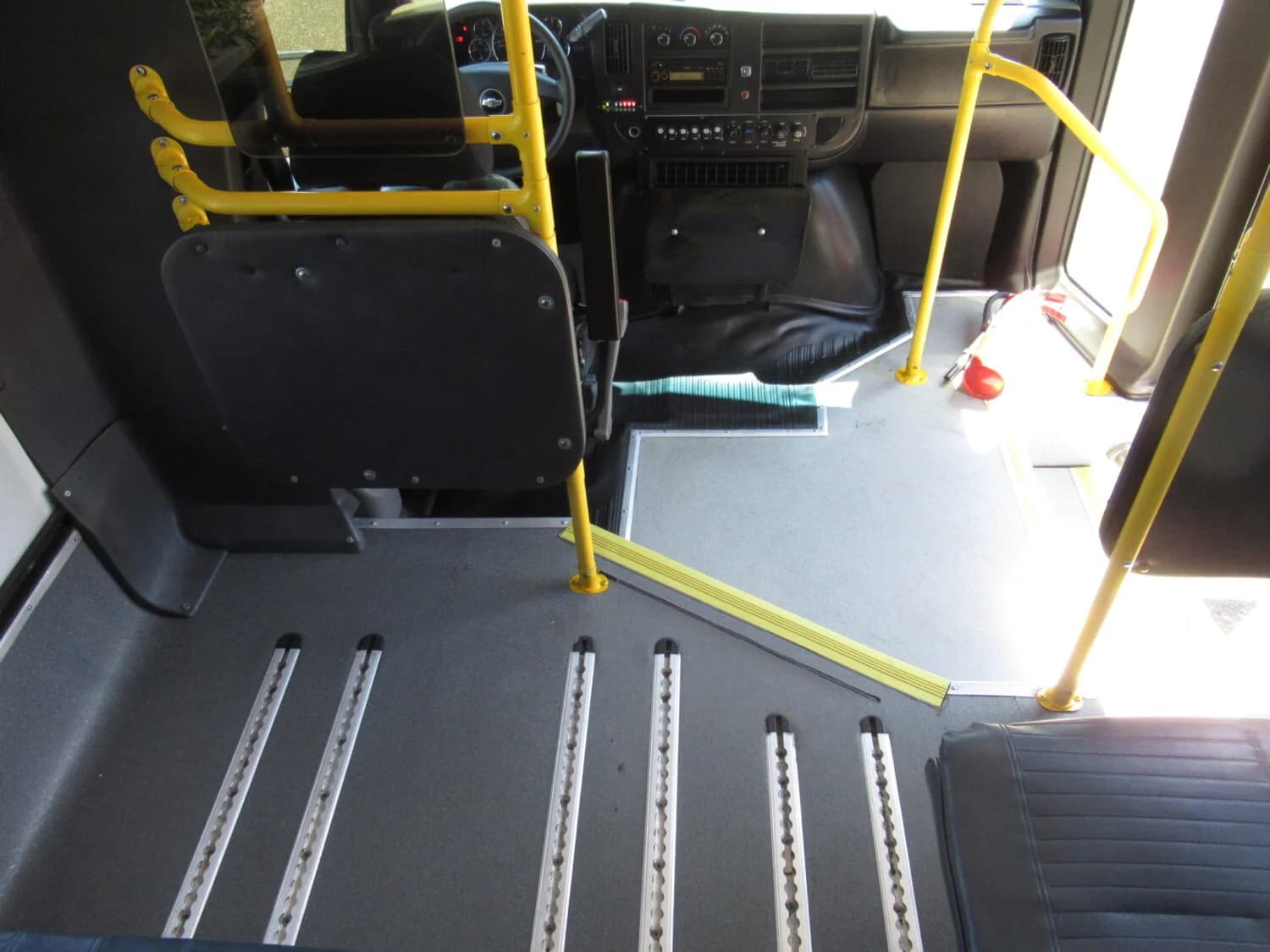 2012 Chevrolet G4500 Eldorado ADA Shuttle Bus - Image 12