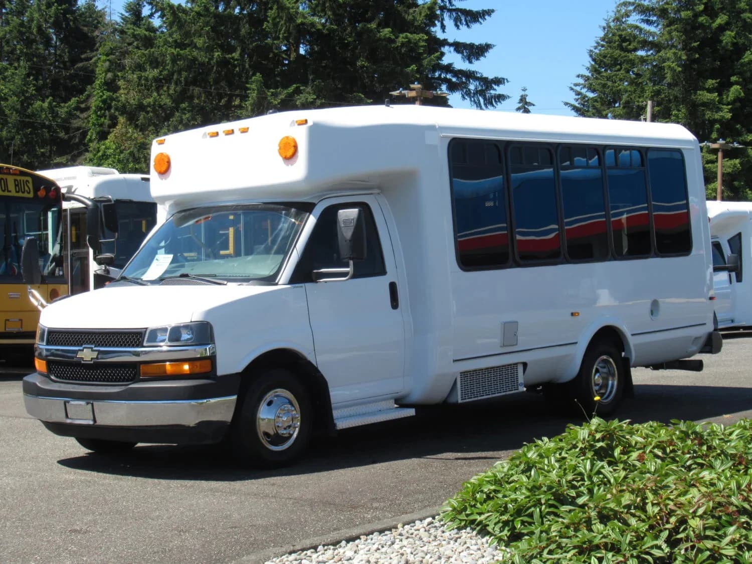 2012 Chevrolet G4500 Eldorado ADA Shuttle Bus - Image 2