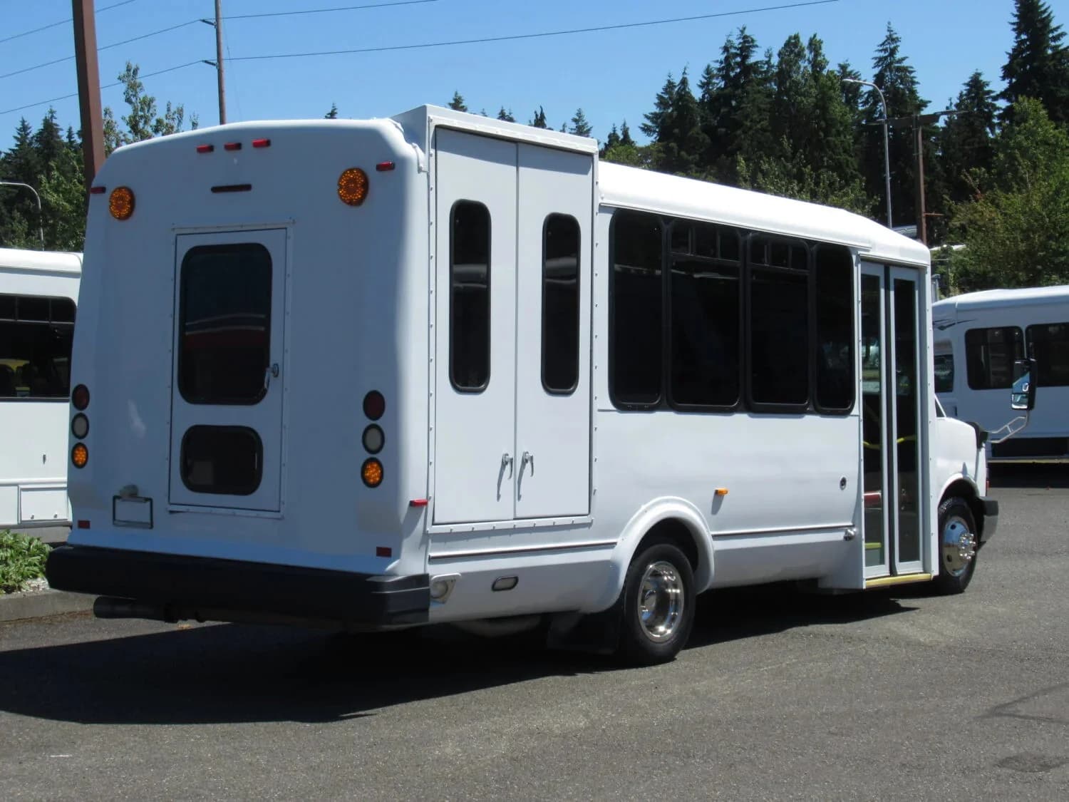 2012 Chevrolet G4500 Eldorado ADA Shuttle Bus - Image 3