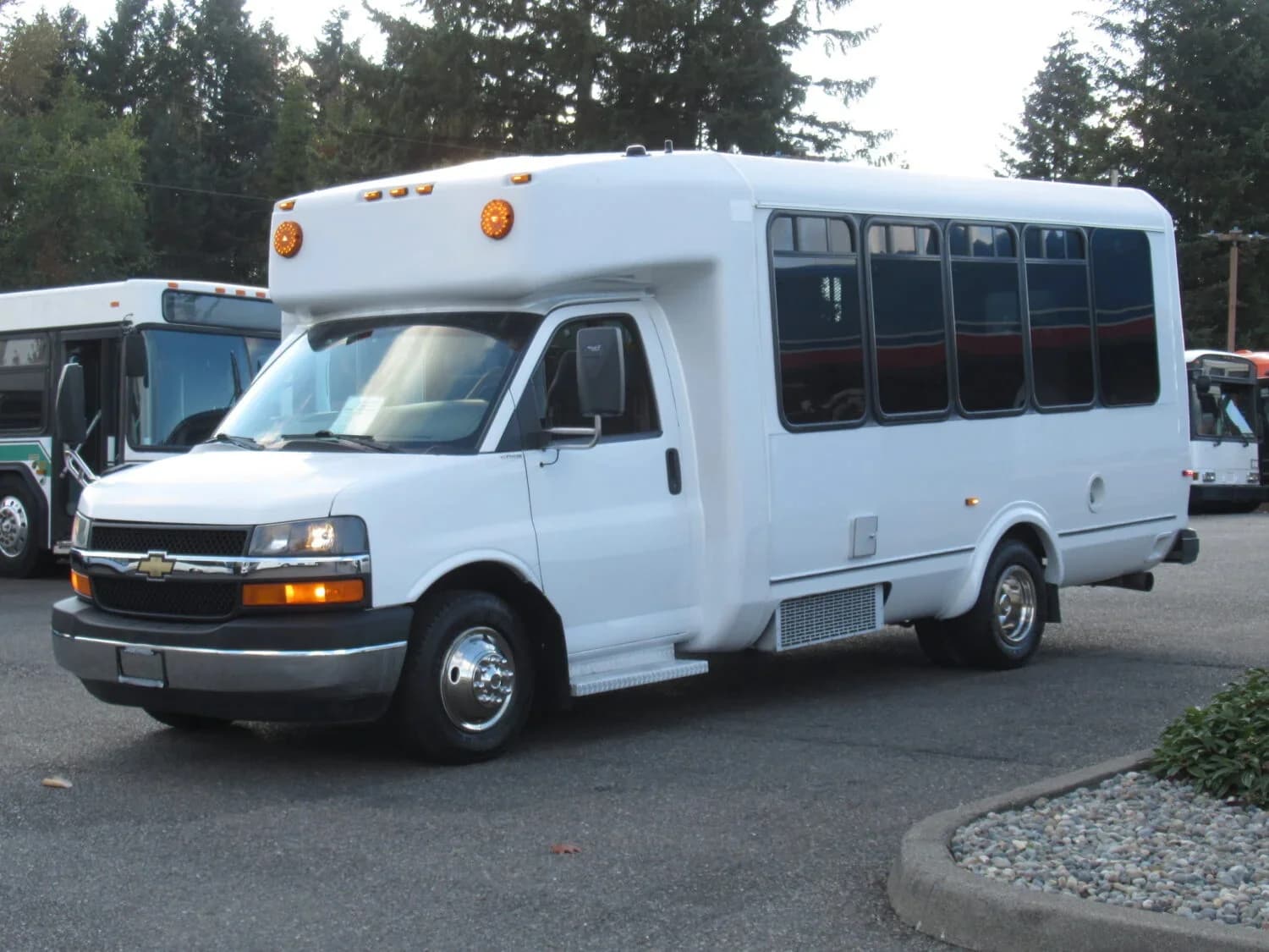 2011 Chevrolet ElDorado Aerotech Shuttle - Image 2