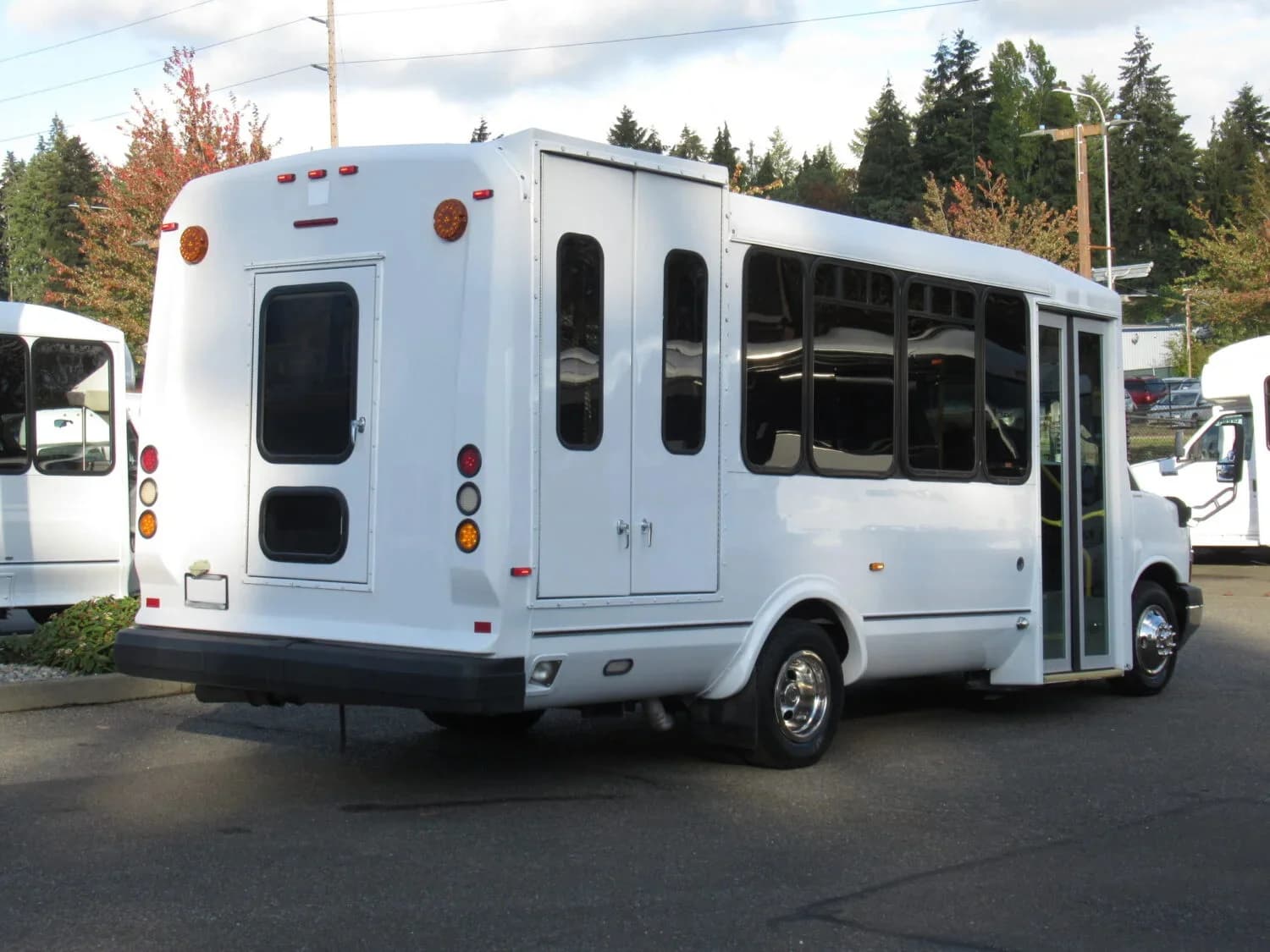 2011 Chevrolet ElDorado Aerotech Shuttle - Image 3