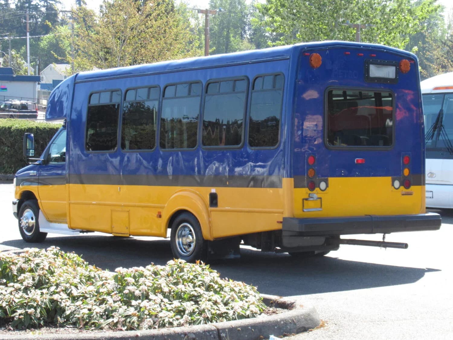 2009 Ford GC II Goshen Shuttle Bus - Image 5