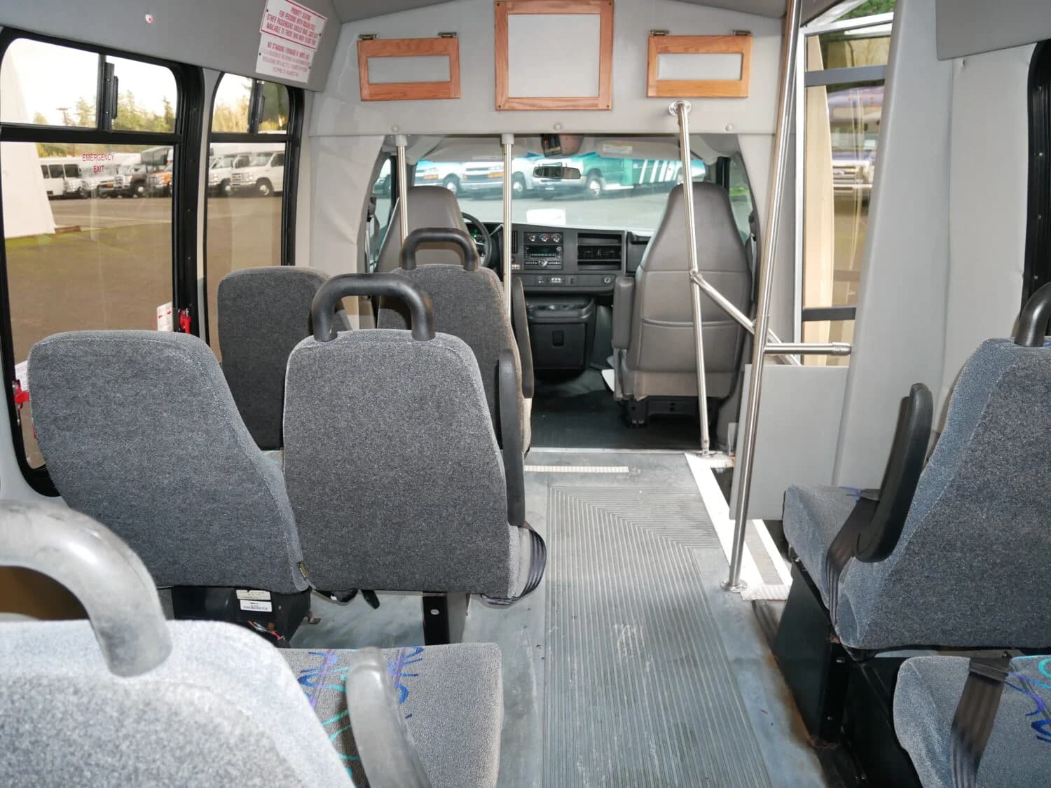 2009 Chevrolet Terra Transport Turtle Top ADA Shuttle Bus - Image 11