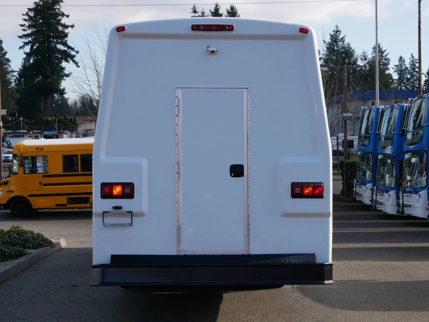 2006 Freightliner M2 Ameritrans Shuttle Bus - Image 11