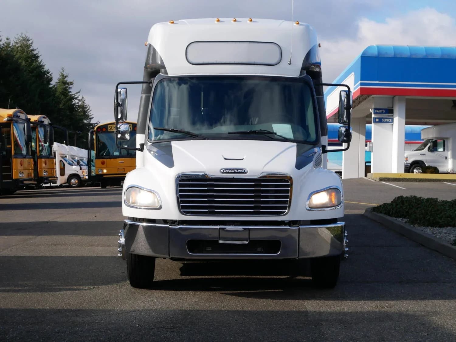 2006 Freightliner M2 Ameritrans Shuttle Bus - Image 12