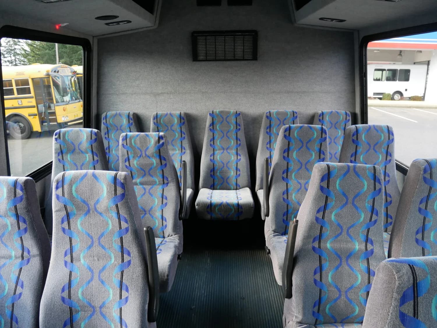 2006 Freightliner M2 Ameritrans Shuttle Bus - Image 7