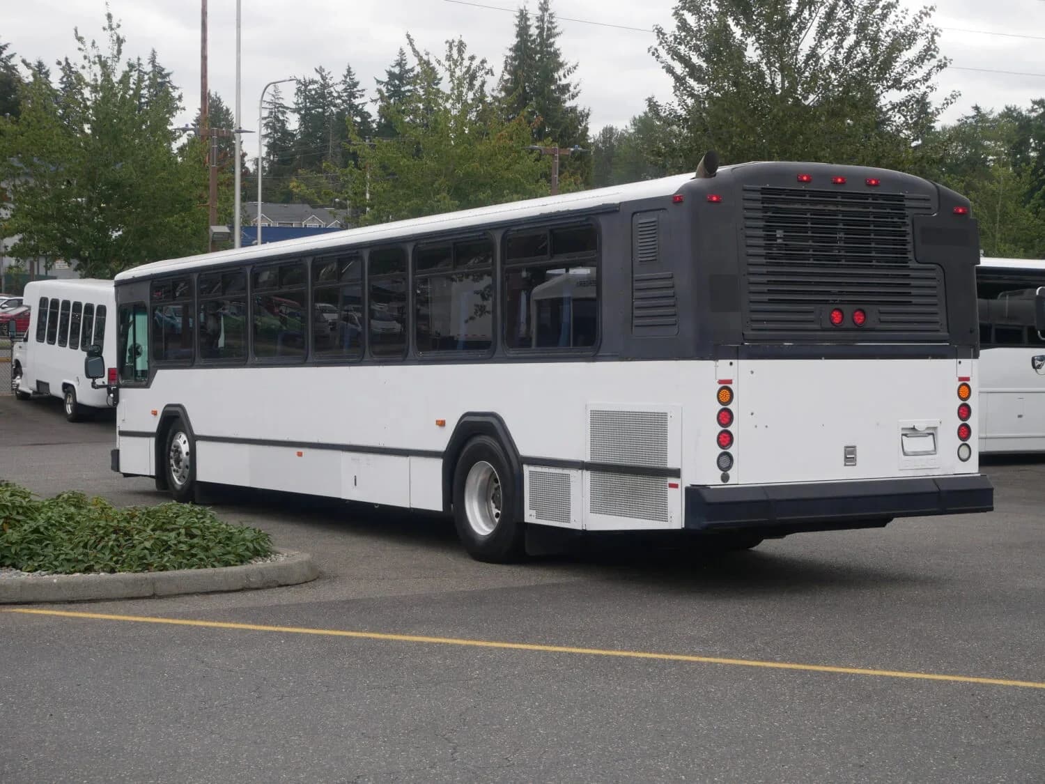 2005 Gillig Phantom Transit Bus - Image 4
