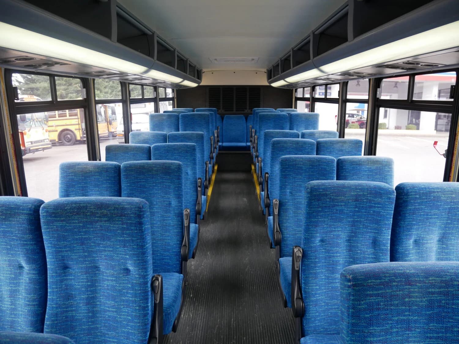 2005 Gillig Phantom Transit Bus - Image 8