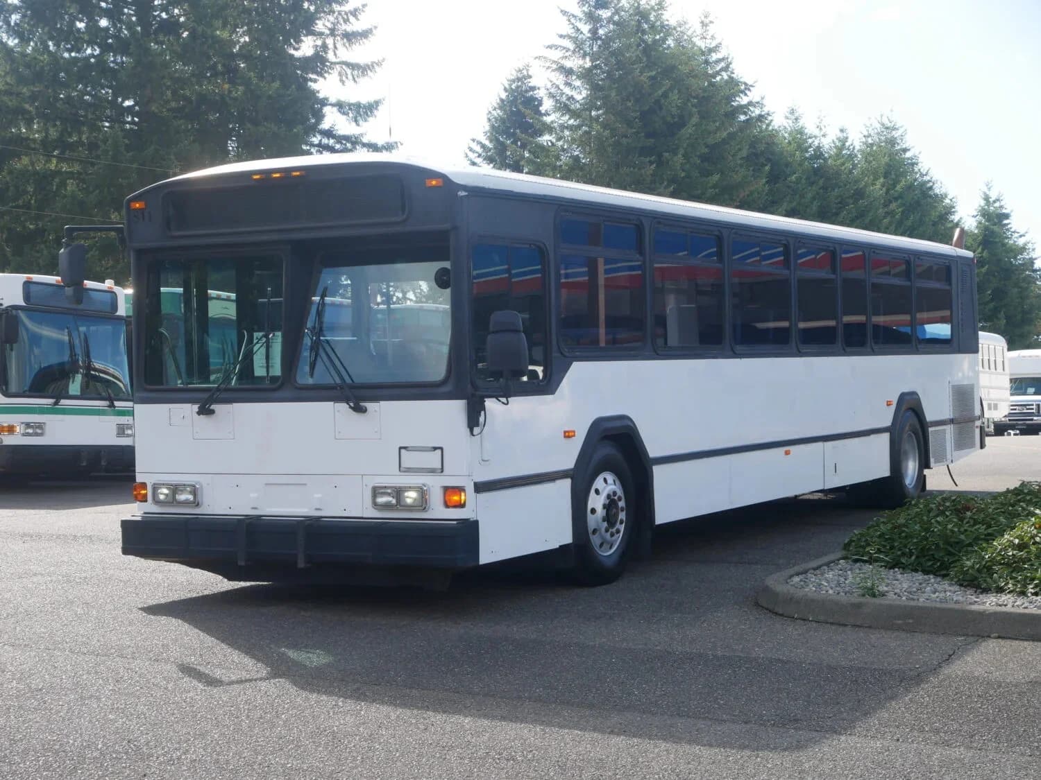 2005 Gillig Phantom Transit Bus - Image 2