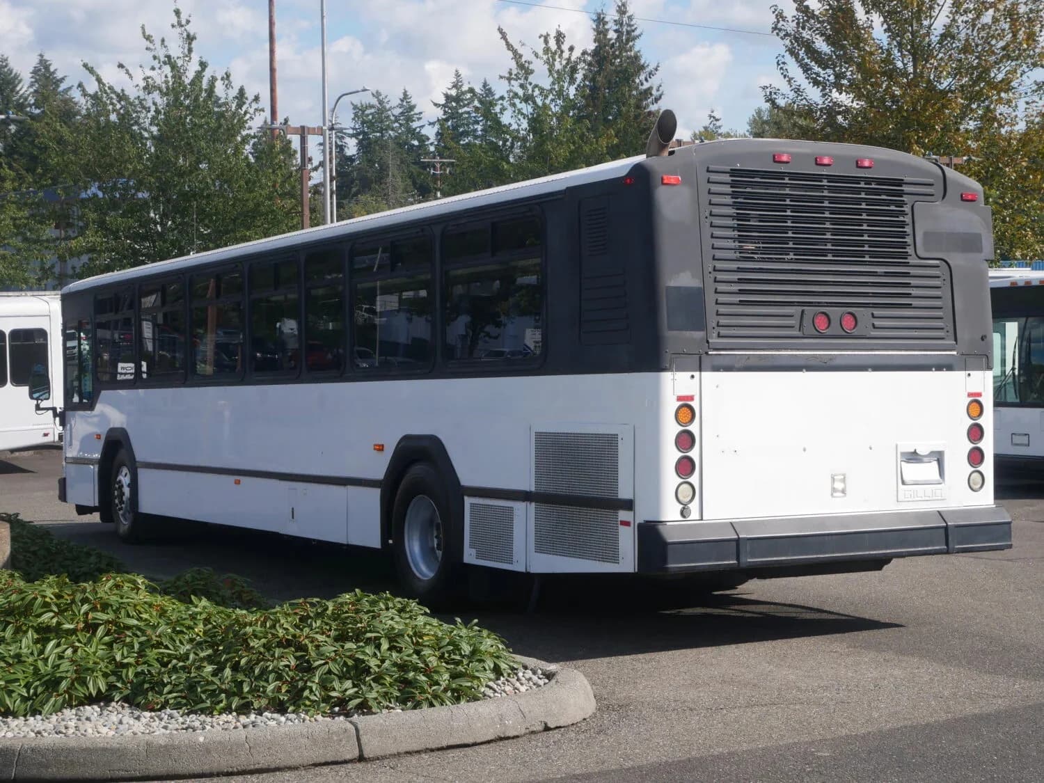 2005 Gillig Phantom Transit Bus - Image 5