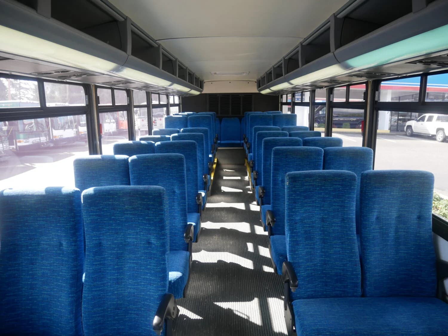 2005 Gillig Phantom Transit Bus - Image 8