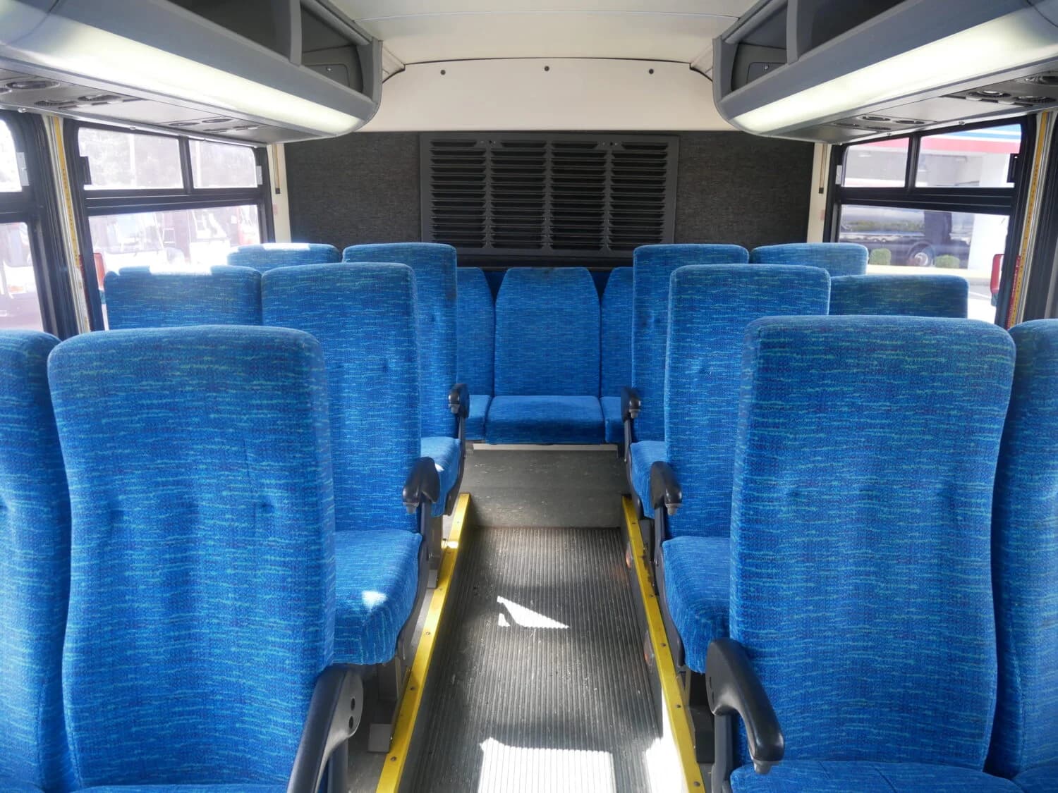 2005 Gillig Phantom Transit Bus - Image 10