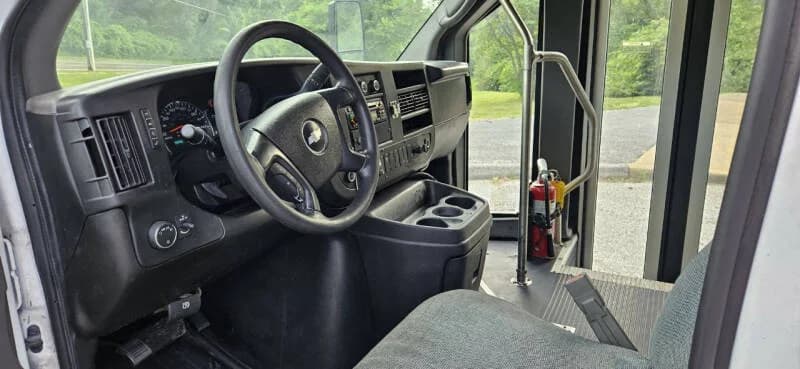 2015 Chevrolet 4500 Eldorado Aerotech Shuttle Bus - Image 10